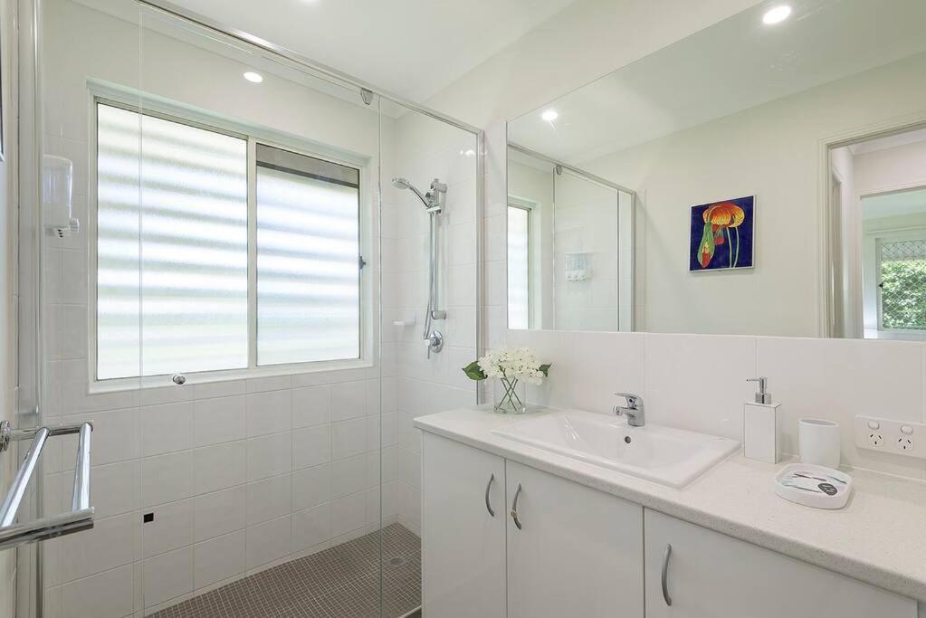 Renovated 2 Bedroom Ground Level Villa In Noosaville Exterior foto